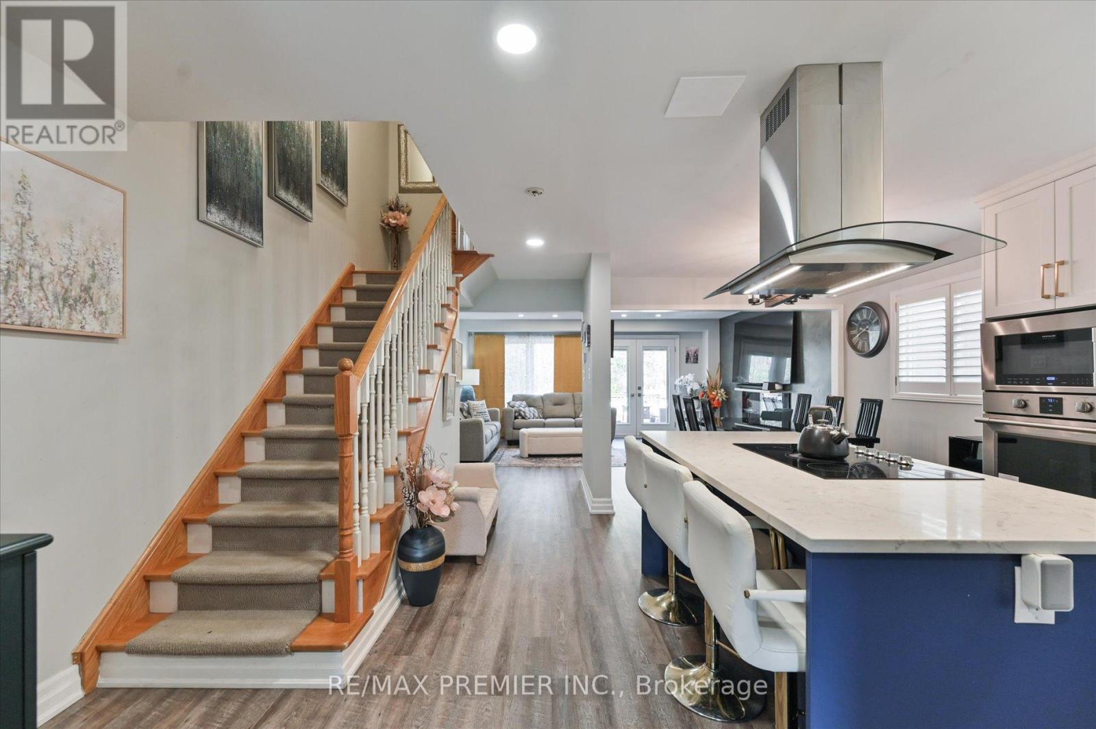 60 Tumbleweed Court, Vaughan, ON - Indoor Photo Showing Kitchen With Upgraded Kitchen
