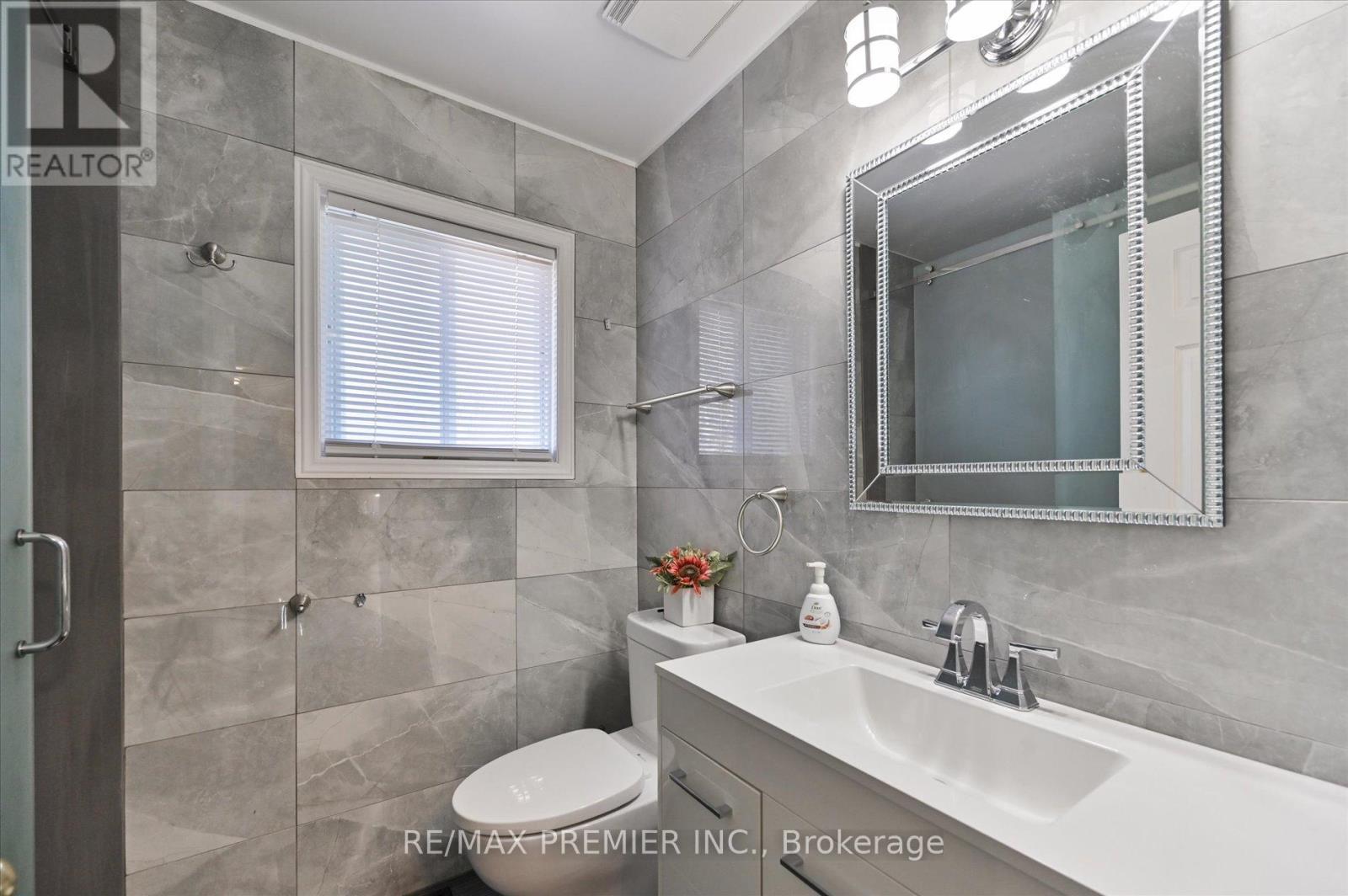 60 Tumbleweed Court, Vaughan, ON - Indoor Photo Showing Bathroom