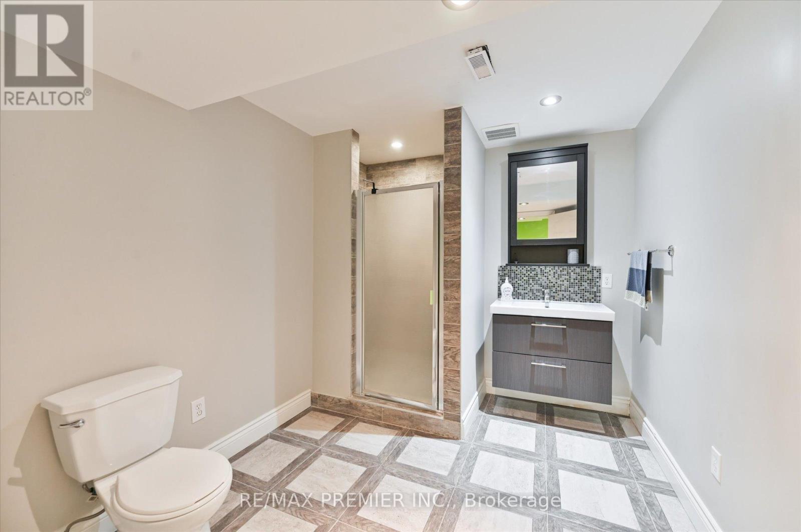 60 Tumbleweed Court, Vaughan, ON - Indoor Photo Showing Bathroom