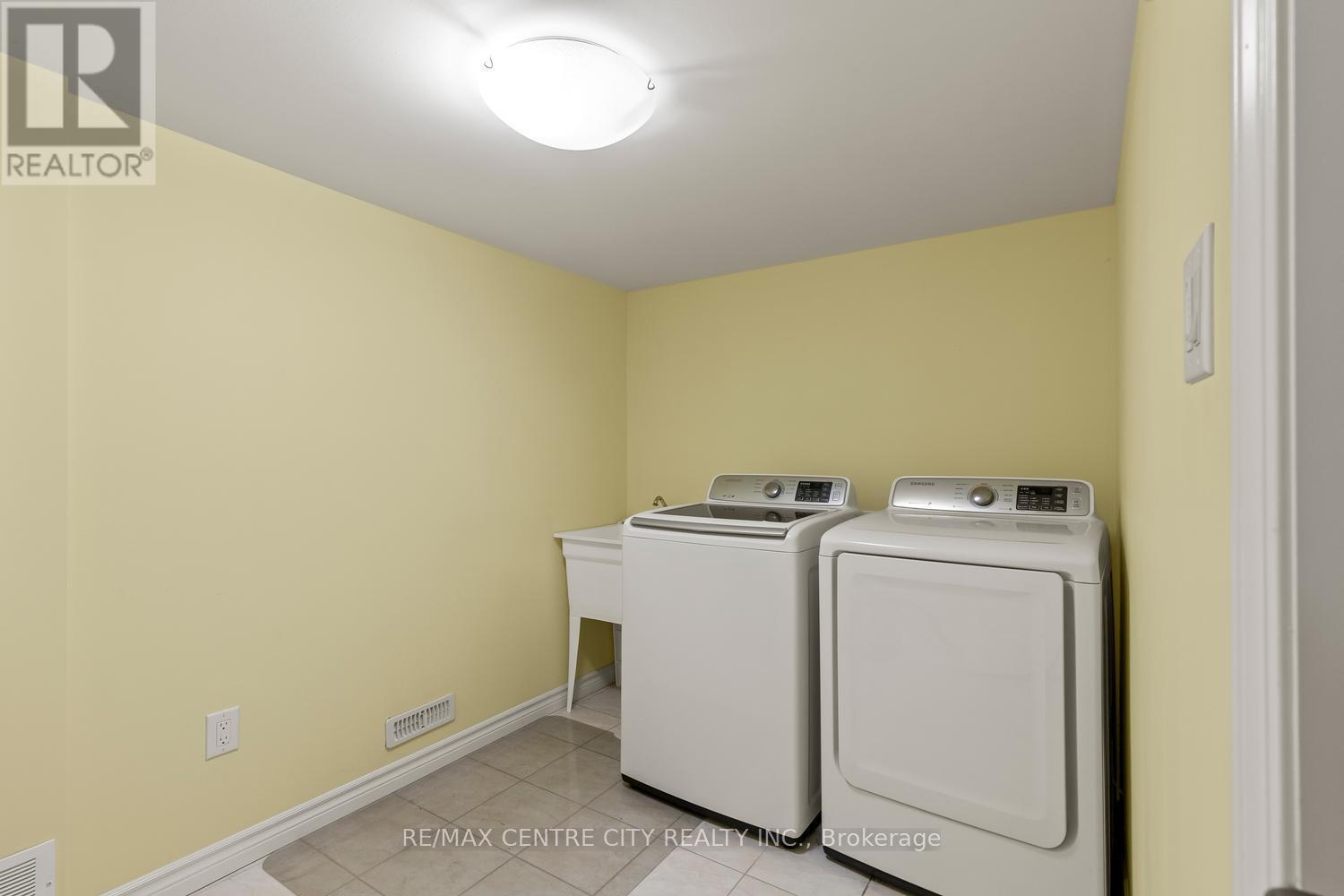 657 Tennent Avenue, London North (North H), ON - Indoor Photo Showing Laundry Room