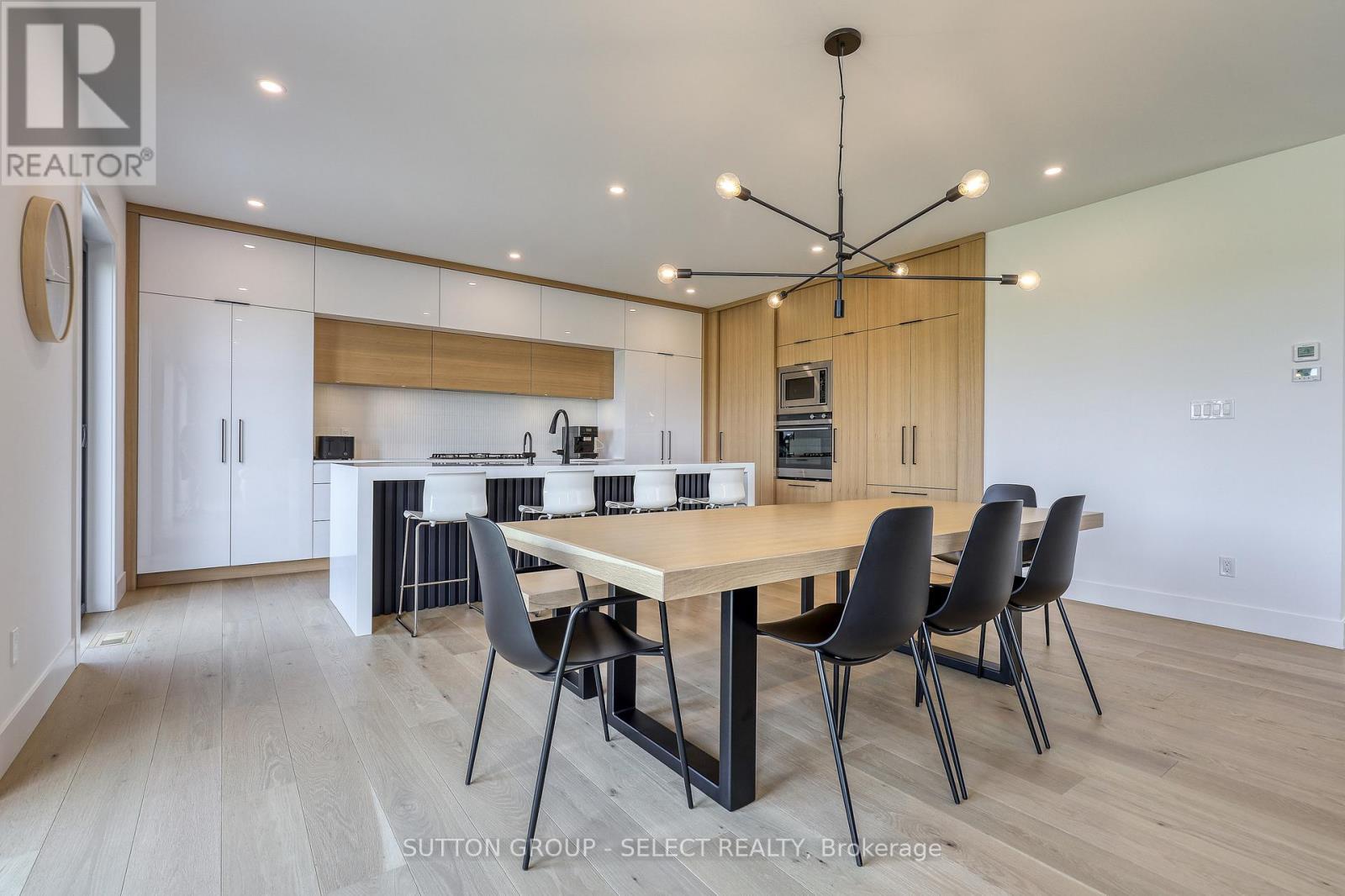61 Crestview Drive, Middlesex Centre, ON - Indoor Photo Showing Dining Room