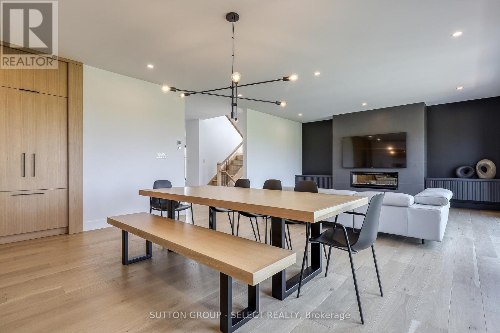 61 Crestview Drive, Middlesex Centre, ON - Indoor Photo Showing Other Room