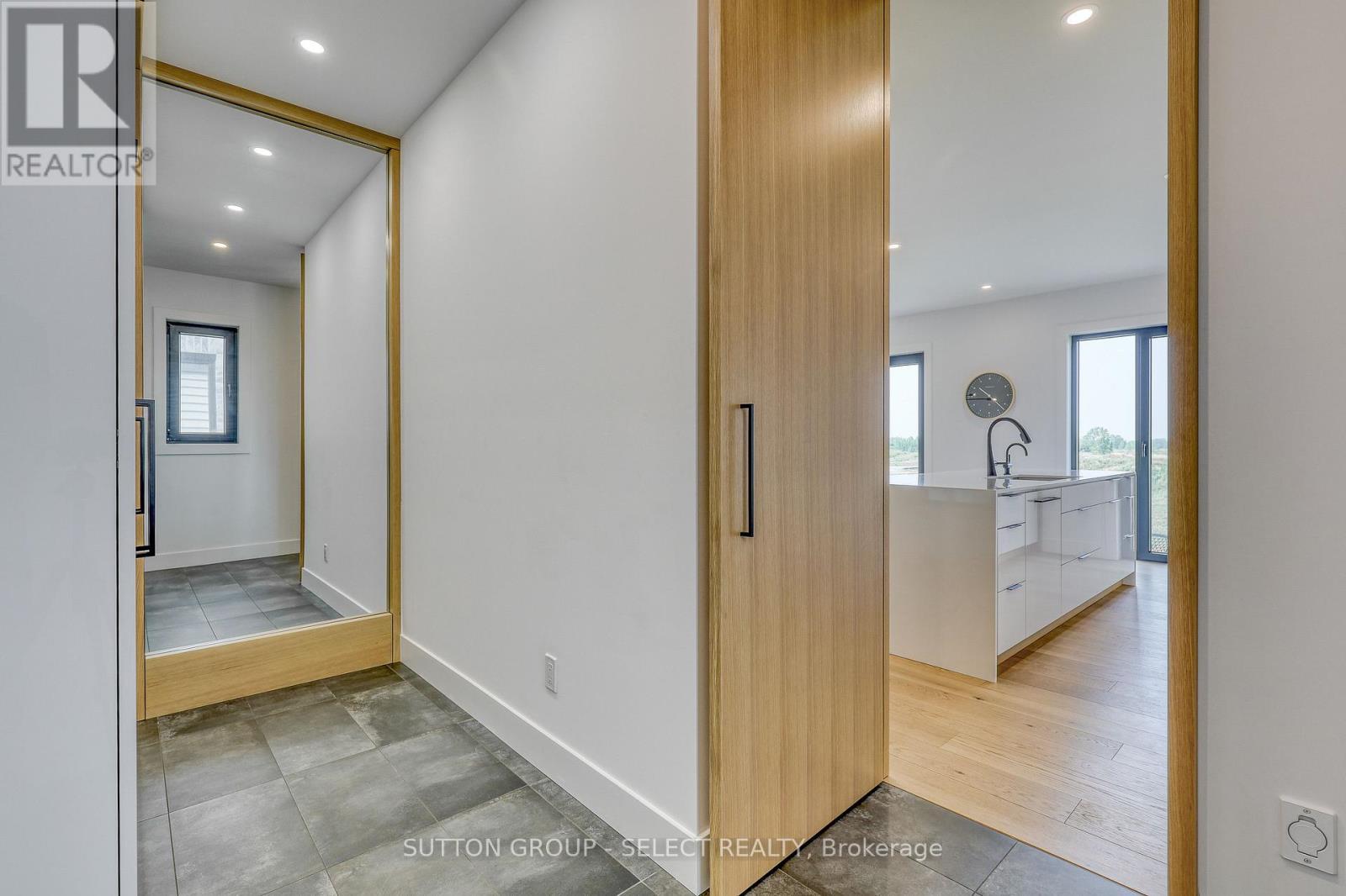61 Crestview Drive, Middlesex Centre, ON - Indoor Photo Showing Other Room
