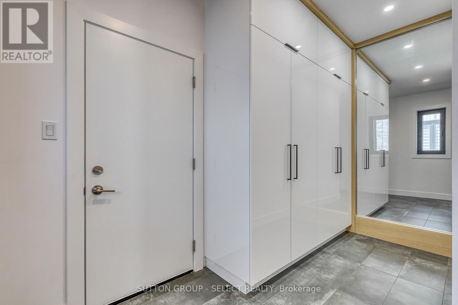 61 Crestview Drive, Middlesex Centre, ON - Indoor Photo Showing Other Room