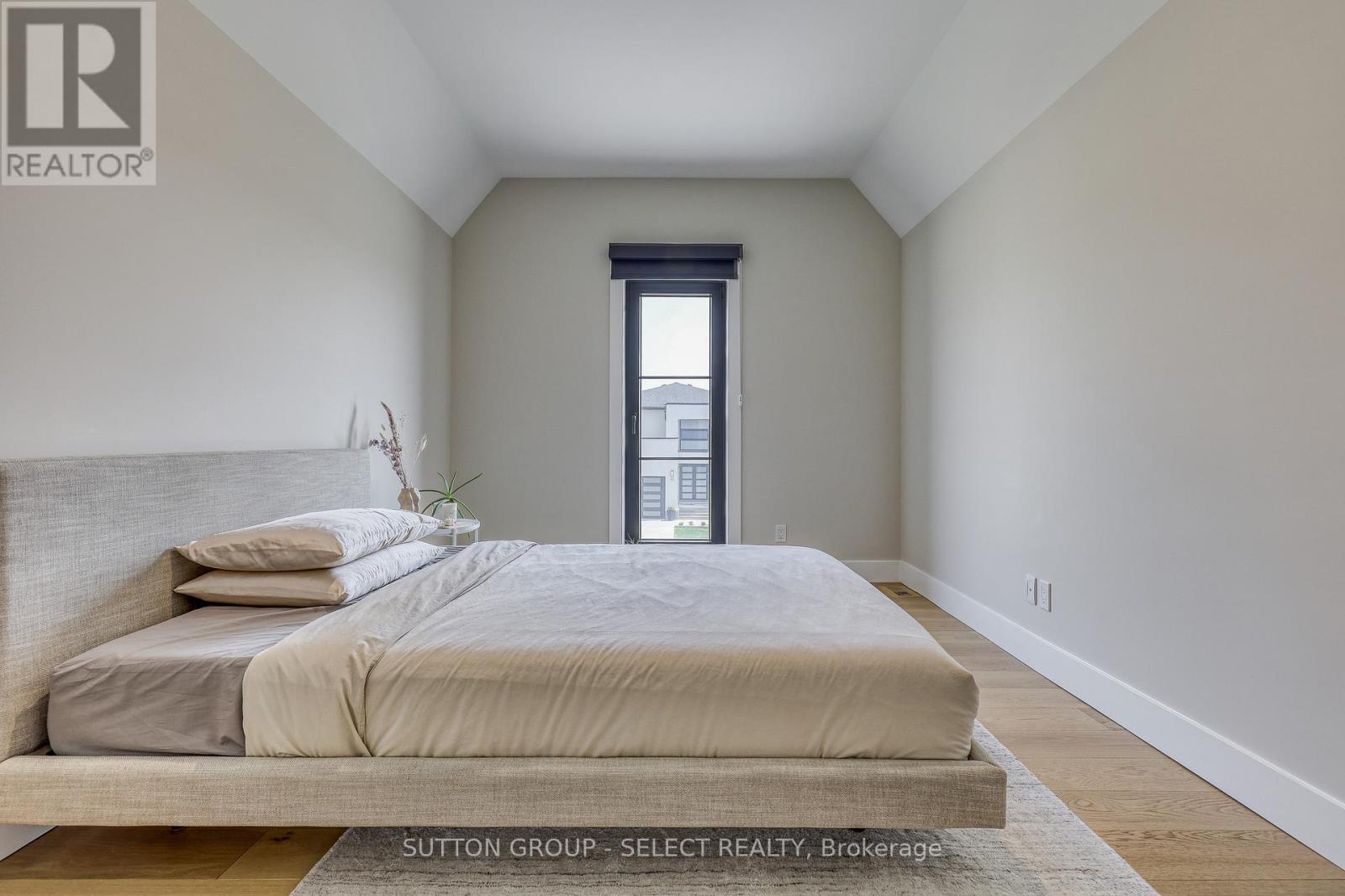 61 Crestview Drive, Middlesex Centre, ON - Indoor Photo Showing Bedroom