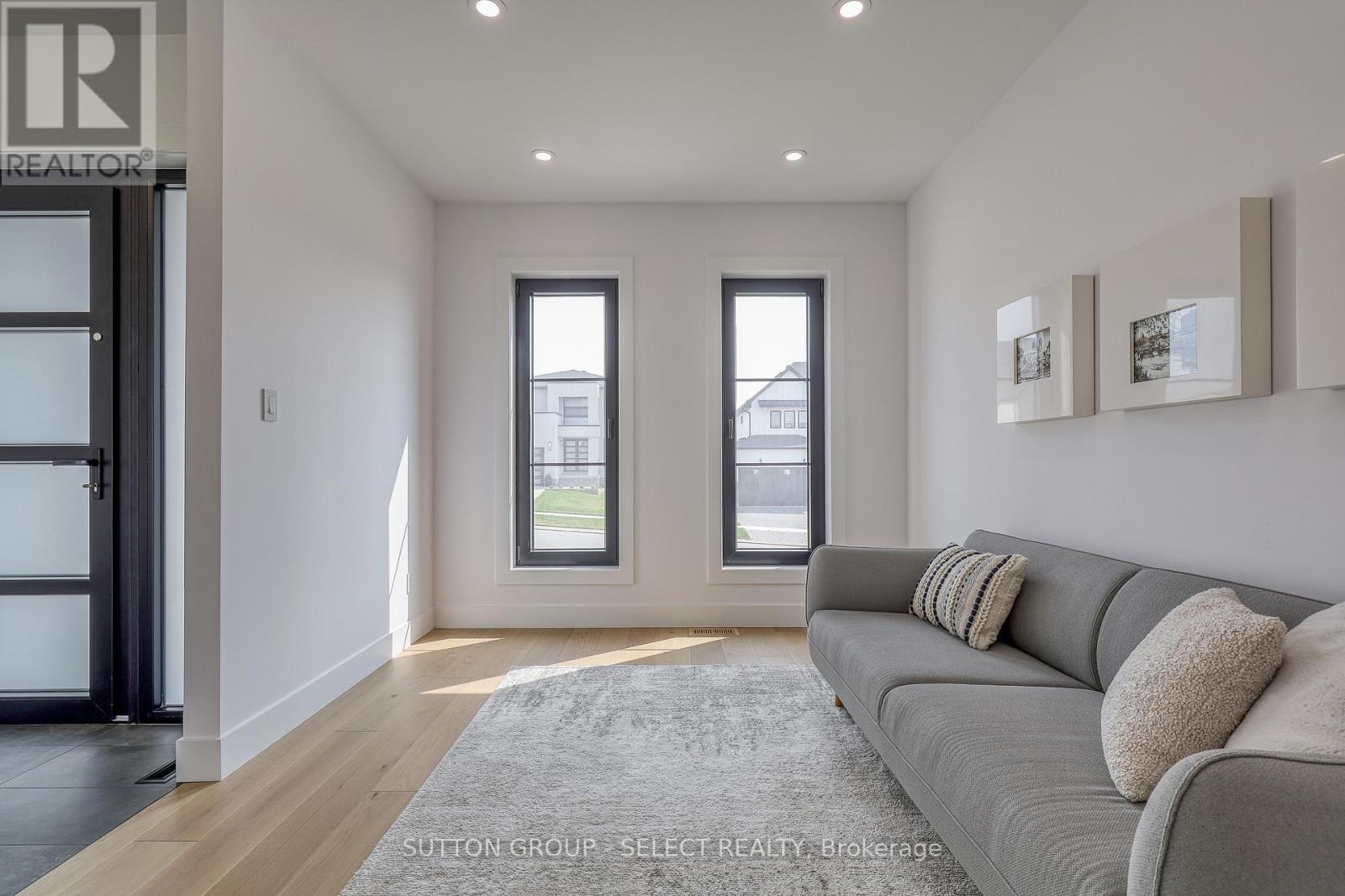 61 Crestview Drive, Middlesex Centre, ON - Indoor Photo Showing Other Room