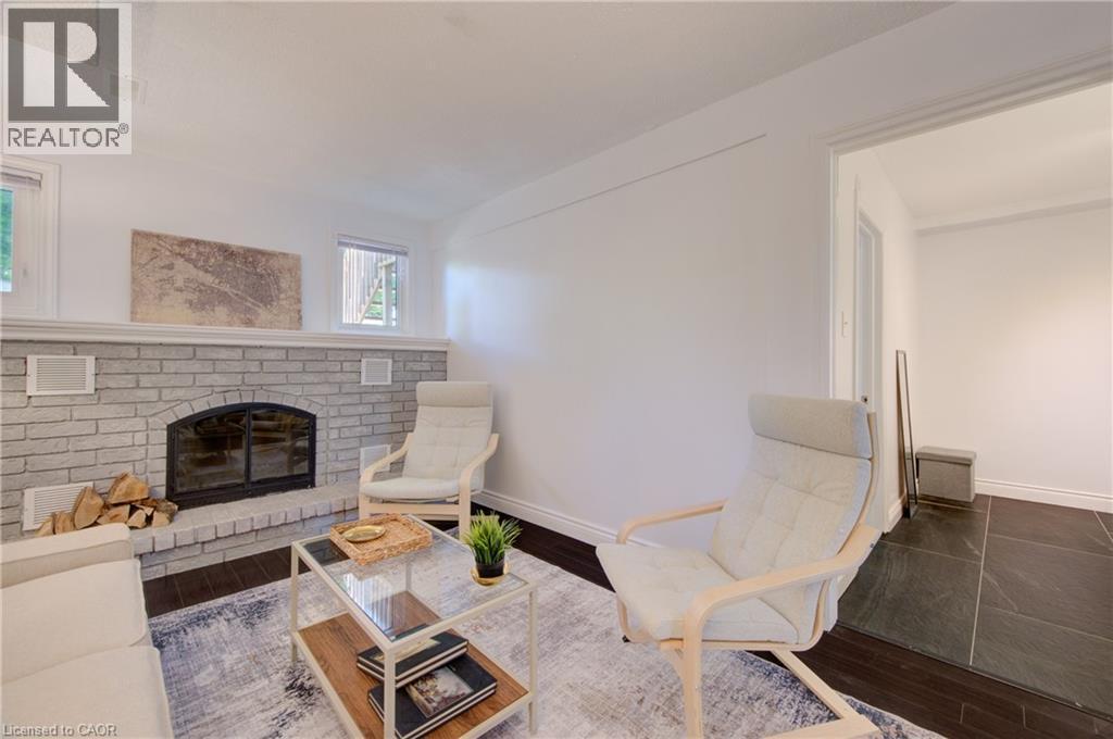 375 Holiday Inn Drive Unit# 9, Cambridge, ON - Indoor Photo Showing Living Room With Fireplace
