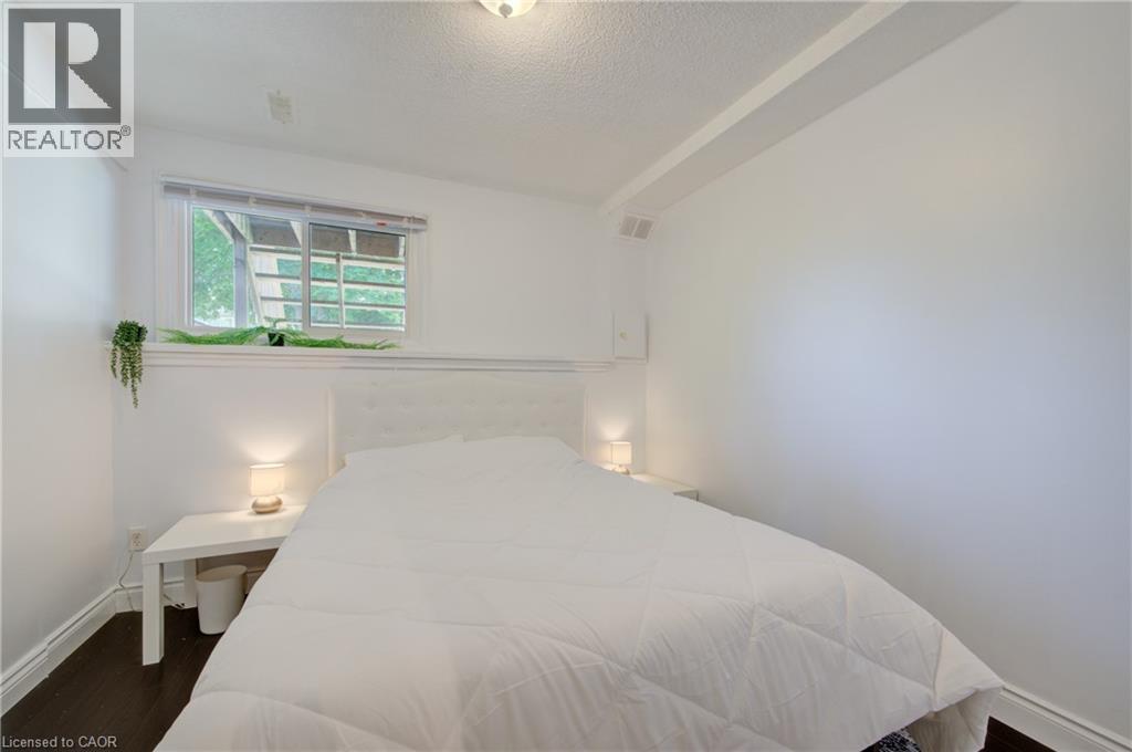 375 Holiday Inn Drive Unit# 9, Cambridge, ON - Indoor Photo Showing Bedroom