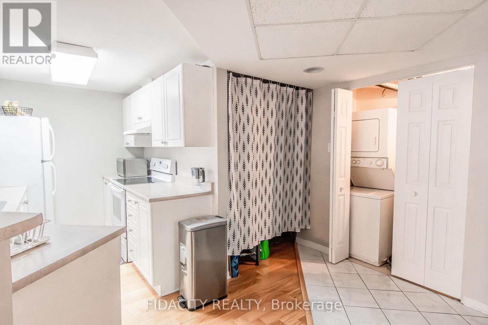 2E - 310 Central Park Drive, Ottawa, ON - Indoor Photo Showing Laundry Room