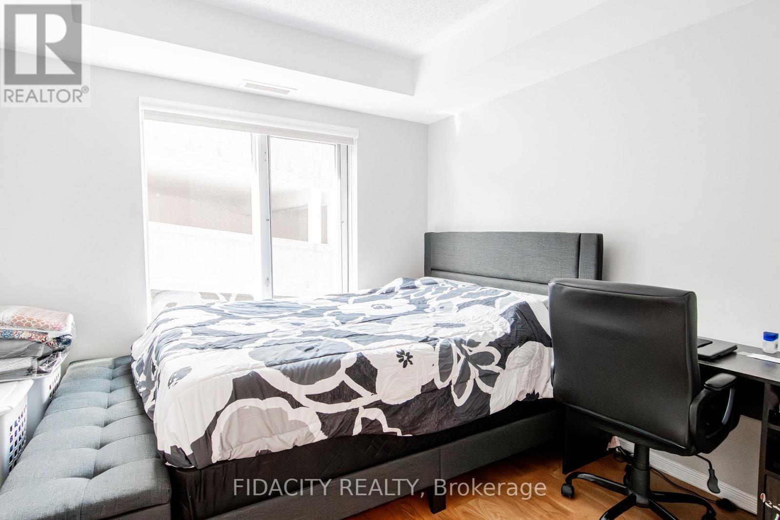 2E - 310 Central Park Drive, Ottawa, ON - Indoor Photo Showing Bedroom