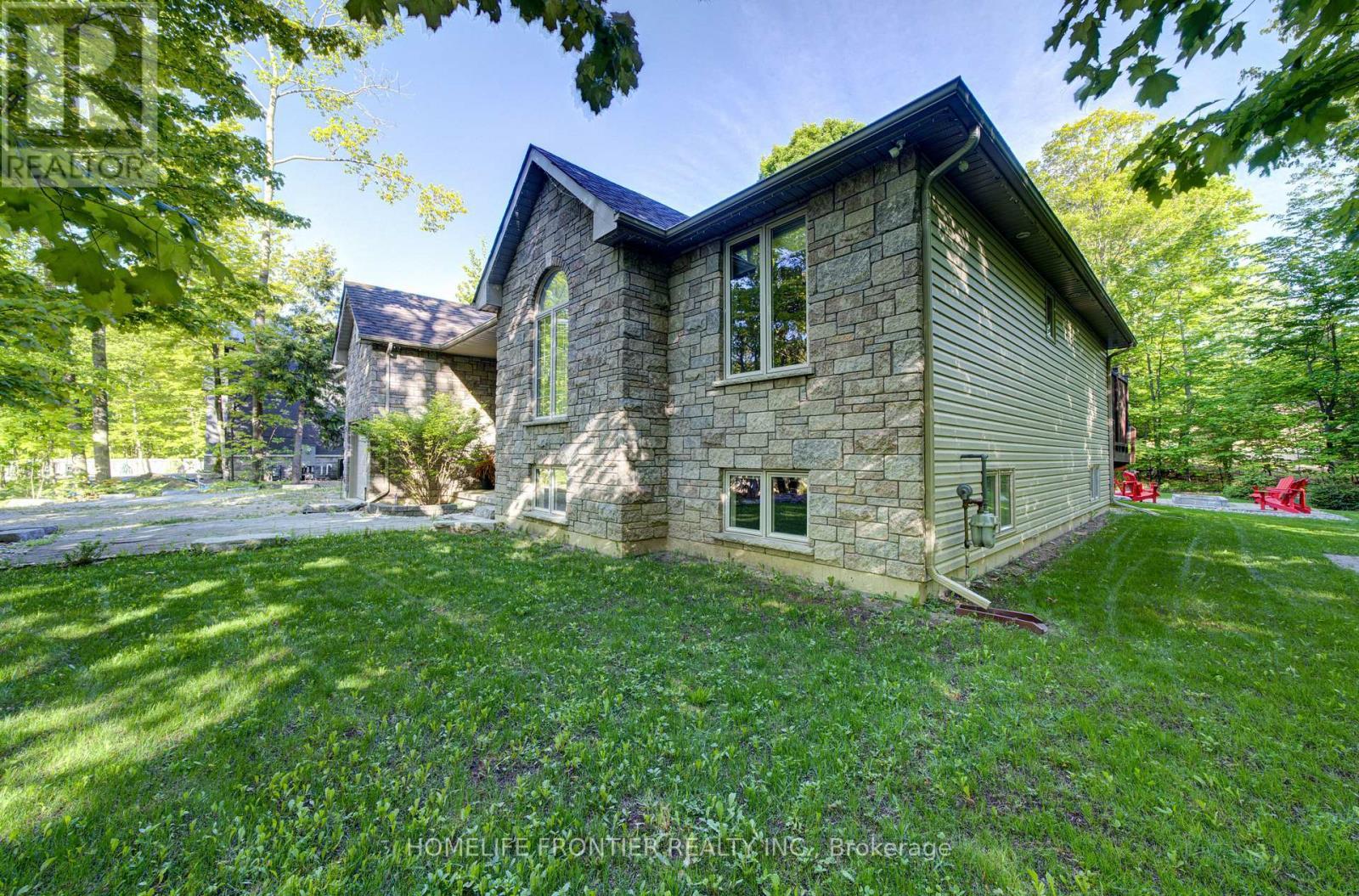 42 Forest Circle, Tiny, ON - Outdoor