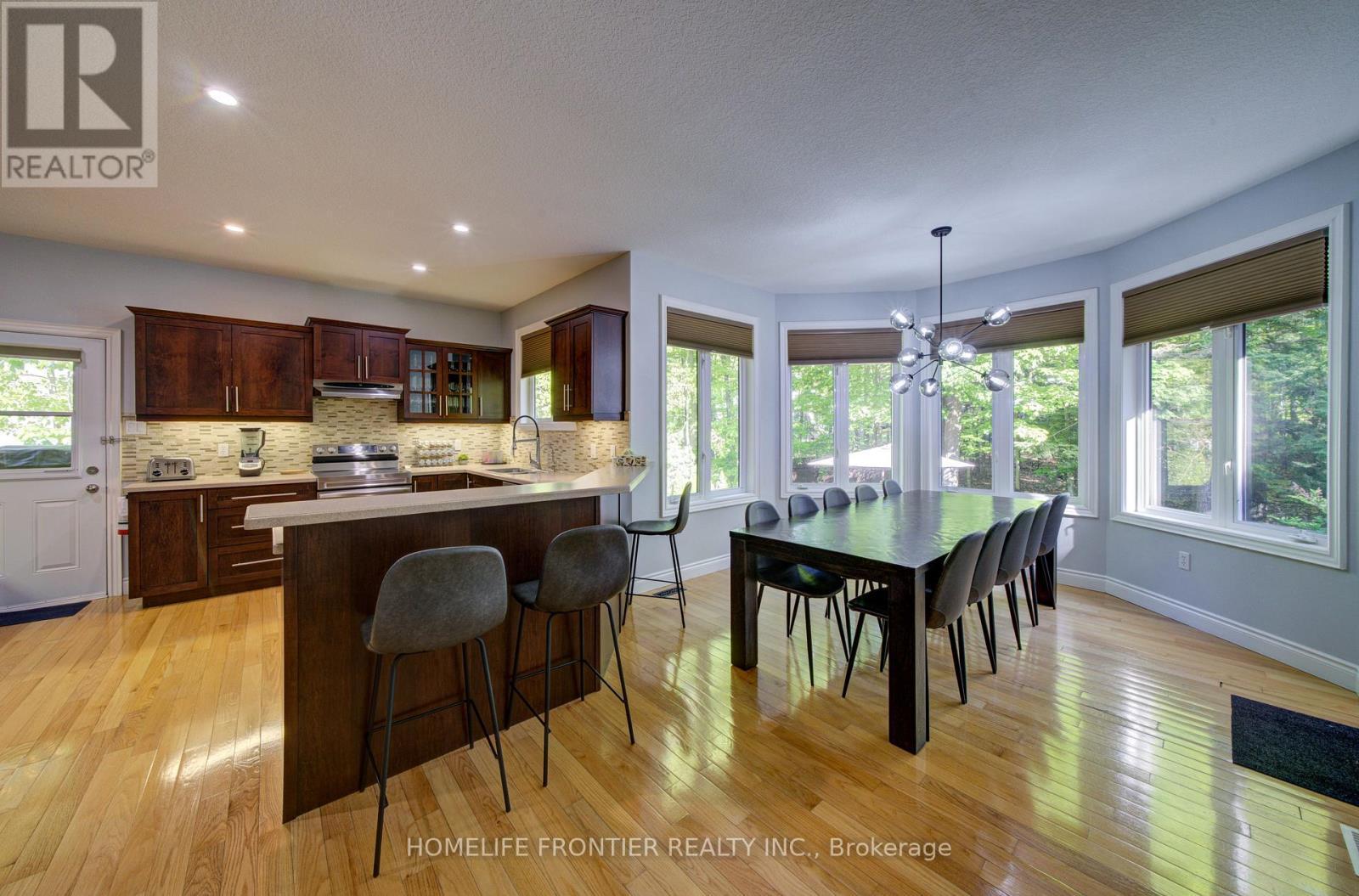 42 Forest Circle, Tiny, ON - Indoor