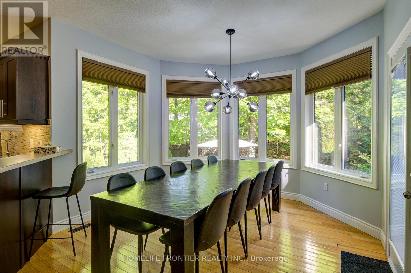 42 Forest Circle, Tiny, ON - Indoor Photo Showing Dining Room