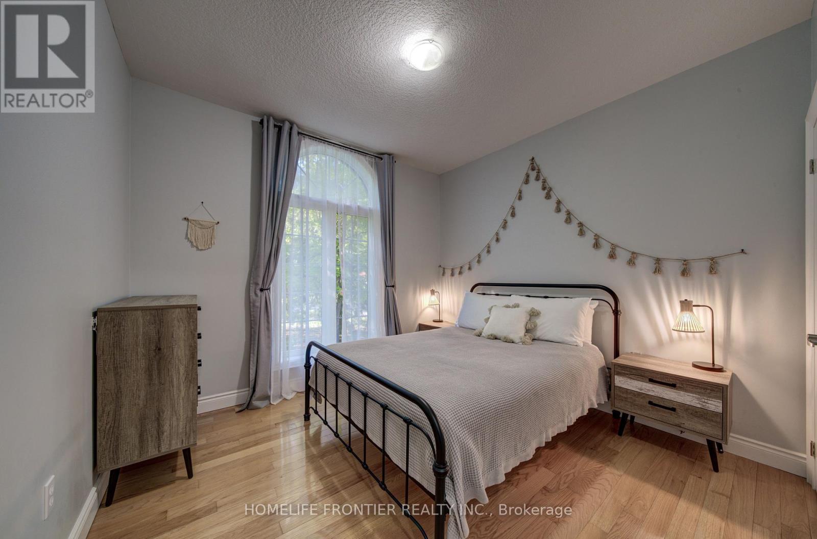 42 Forest Circle, Tiny, ON - Indoor Photo Showing Bedroom