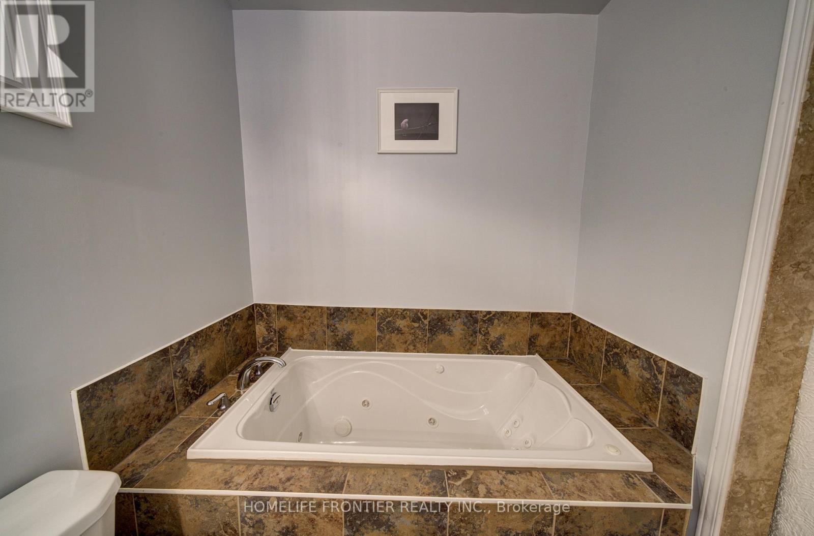 42 Forest Circle, Tiny, ON - Indoor Photo Showing Bathroom