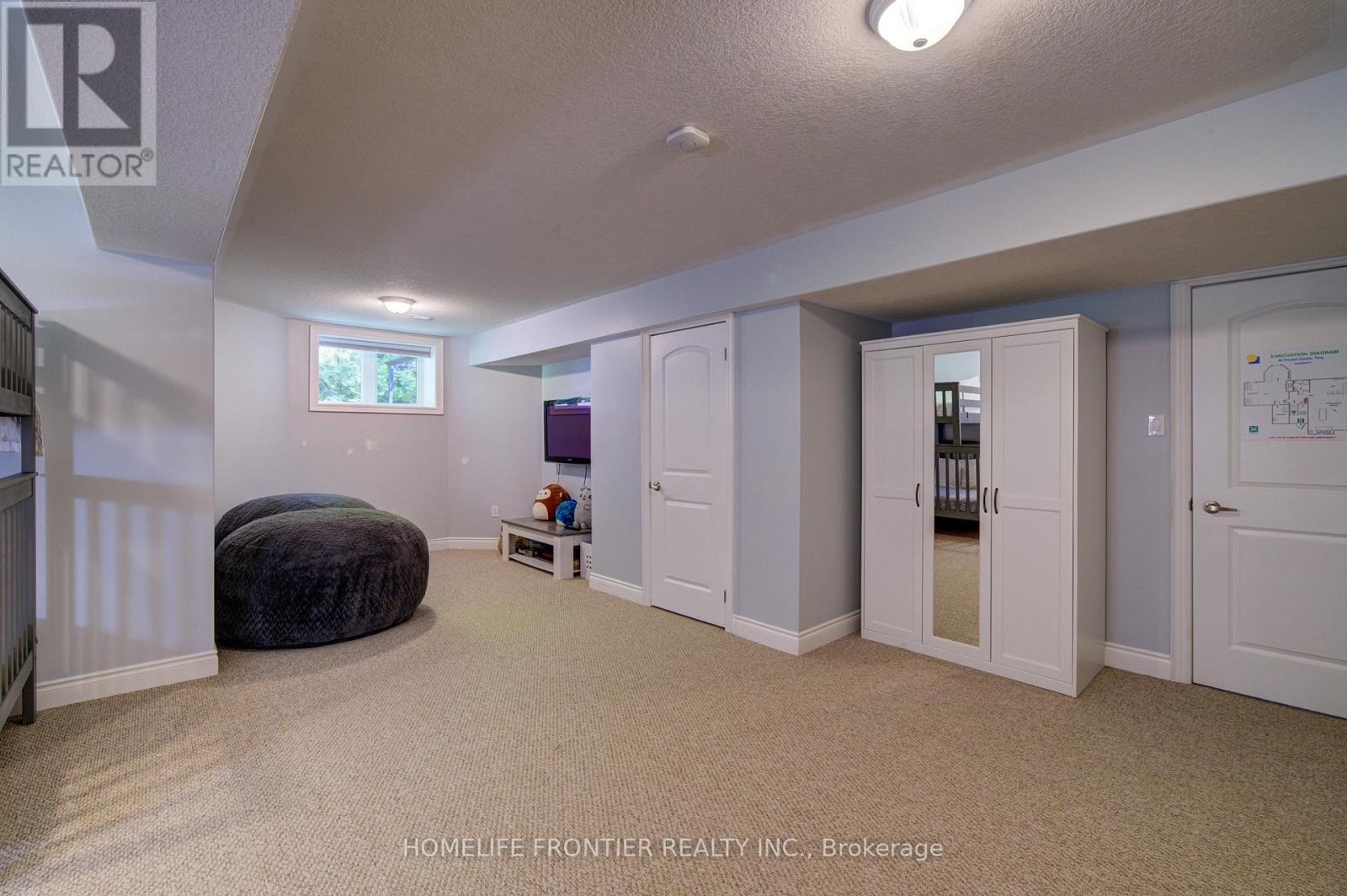 42 Forest Circle, Tiny, ON - Indoor