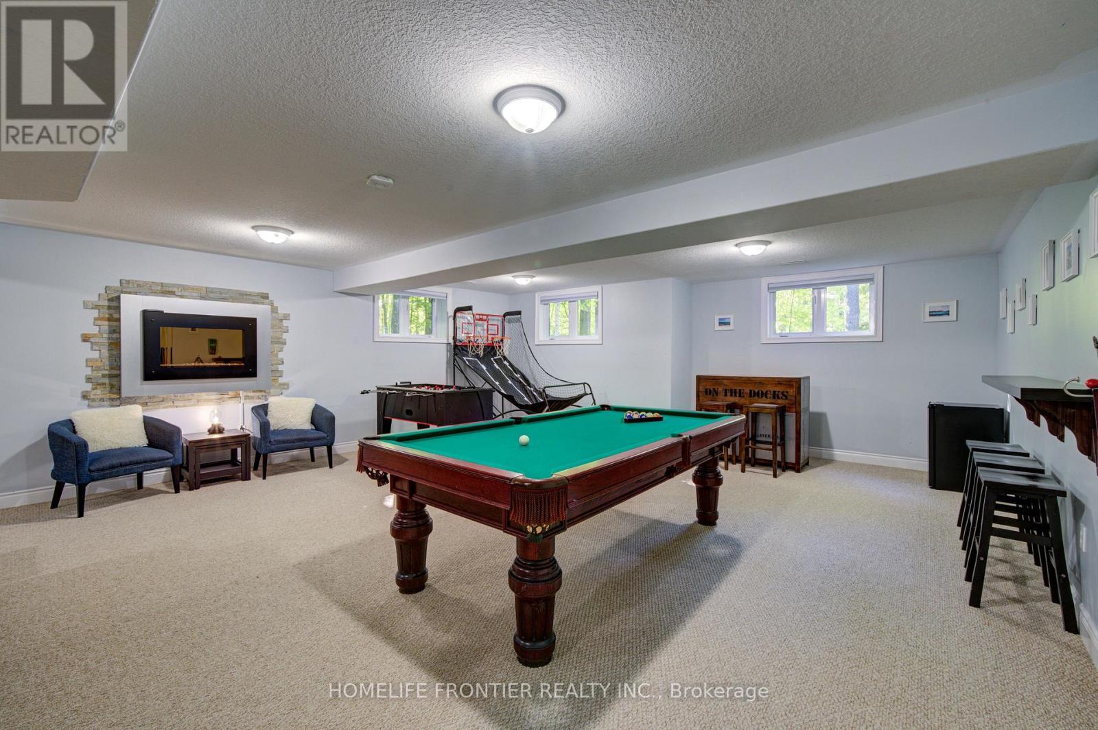 42 Forest Circle, Tiny, ON - Indoor Photo Showing Other Room