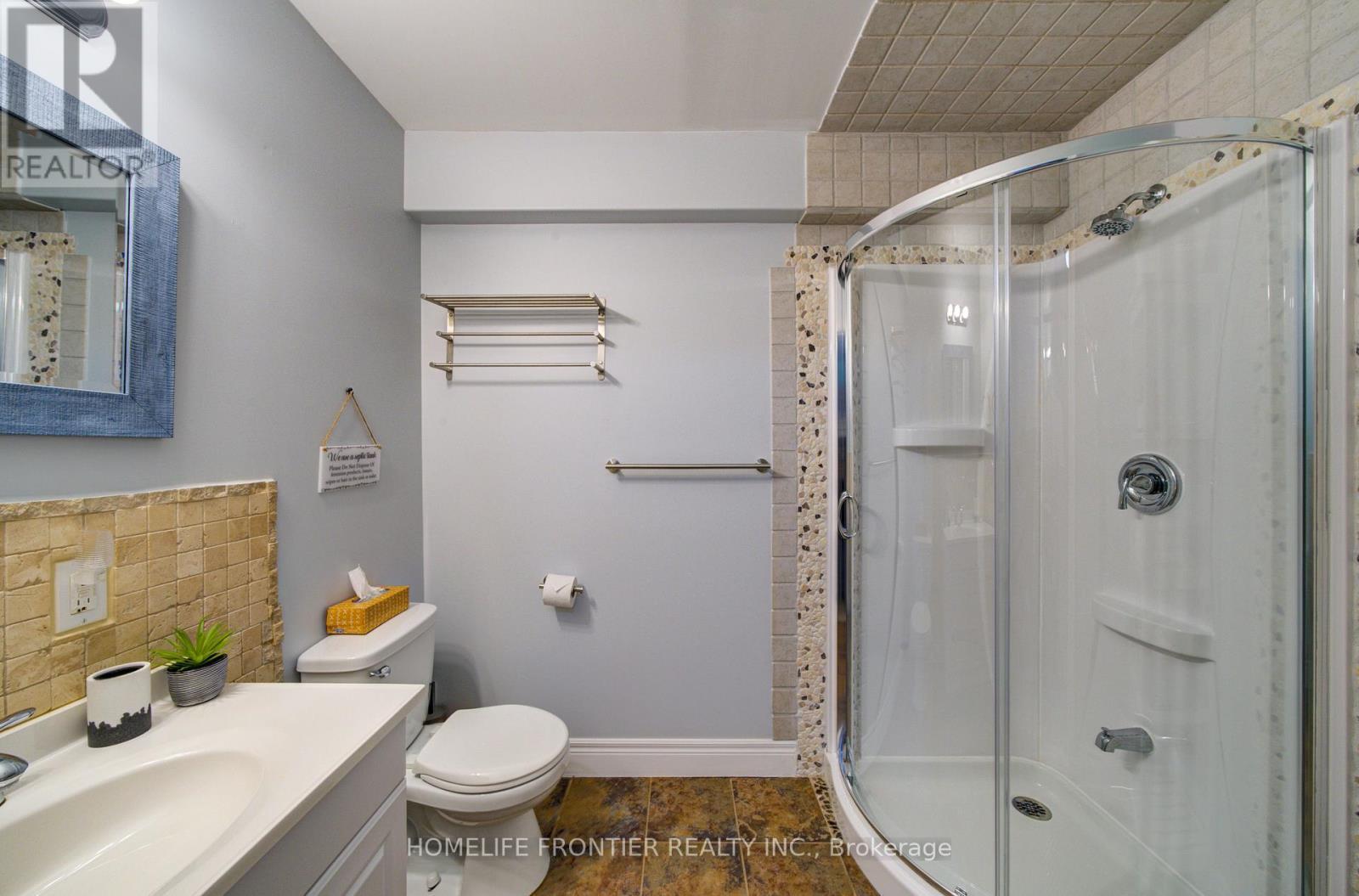 42 Forest Circle, Tiny, ON - Indoor Photo Showing Bathroom