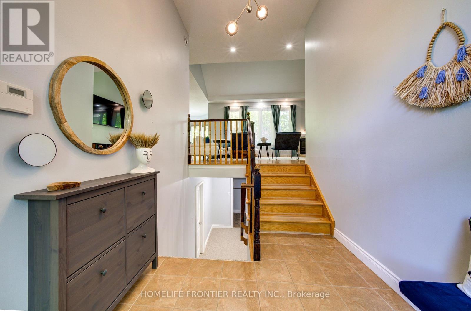 42 Forest Circle, Tiny, ON - Indoor Photo Showing Other Room