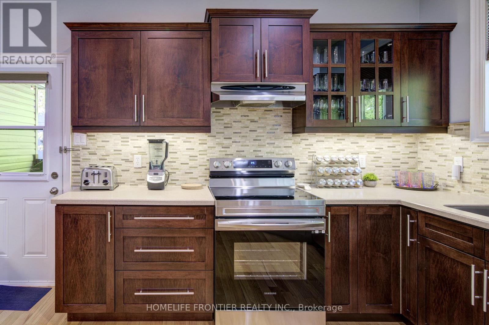 42 Forest Circle, Tiny, ON - Indoor Photo Showing Kitchen