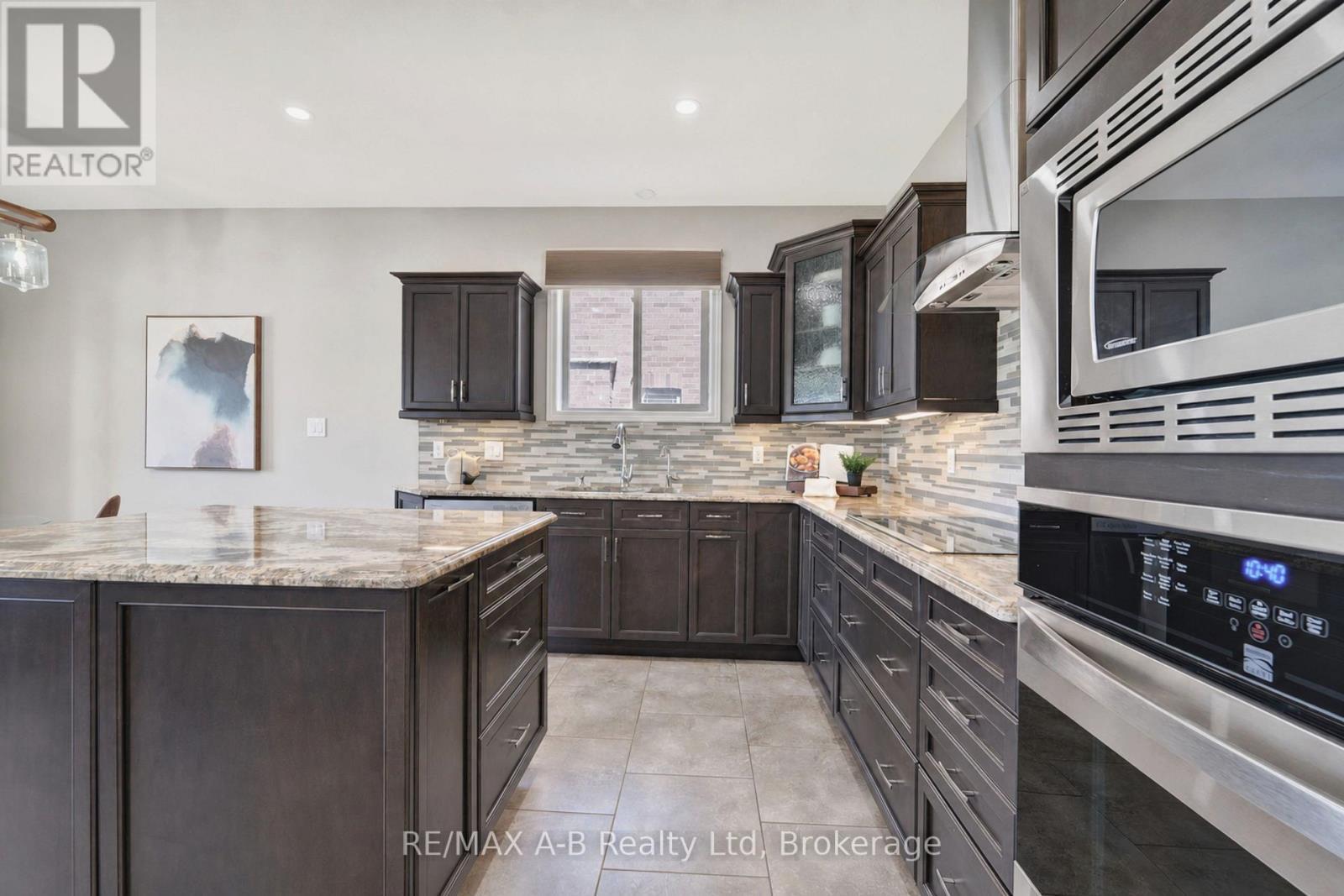 70 Kenton Street, West Perth (Mitchell), ON - Indoor Photo Showing Kitchen With Upgraded Kitchen
