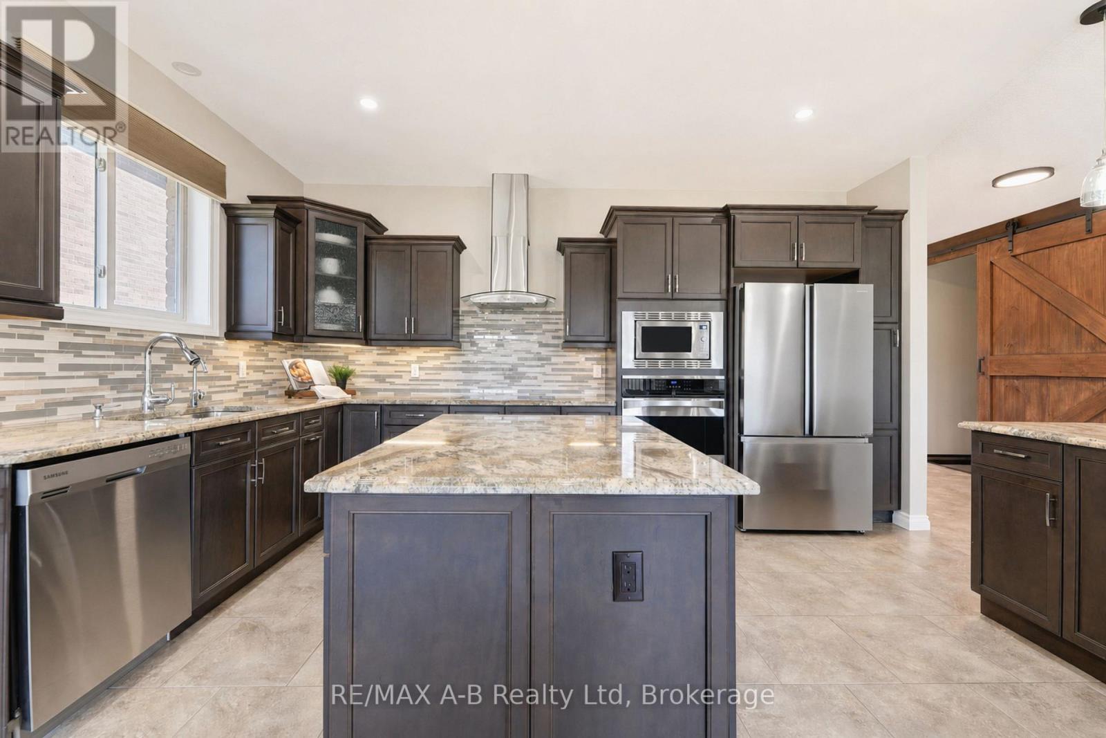 70 Kenton Street, West Perth (Mitchell), ON - Indoor Photo Showing Kitchen With Upgraded Kitchen
