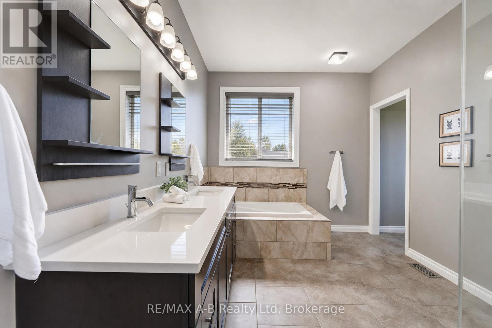 70 Kenton Street, West Perth (Mitchell), ON - Indoor Photo Showing Bathroom