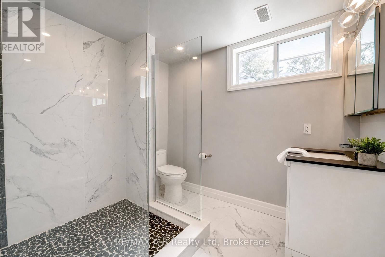 70 Kenton Street, West Perth (Mitchell), ON - Indoor Photo Showing Bathroom