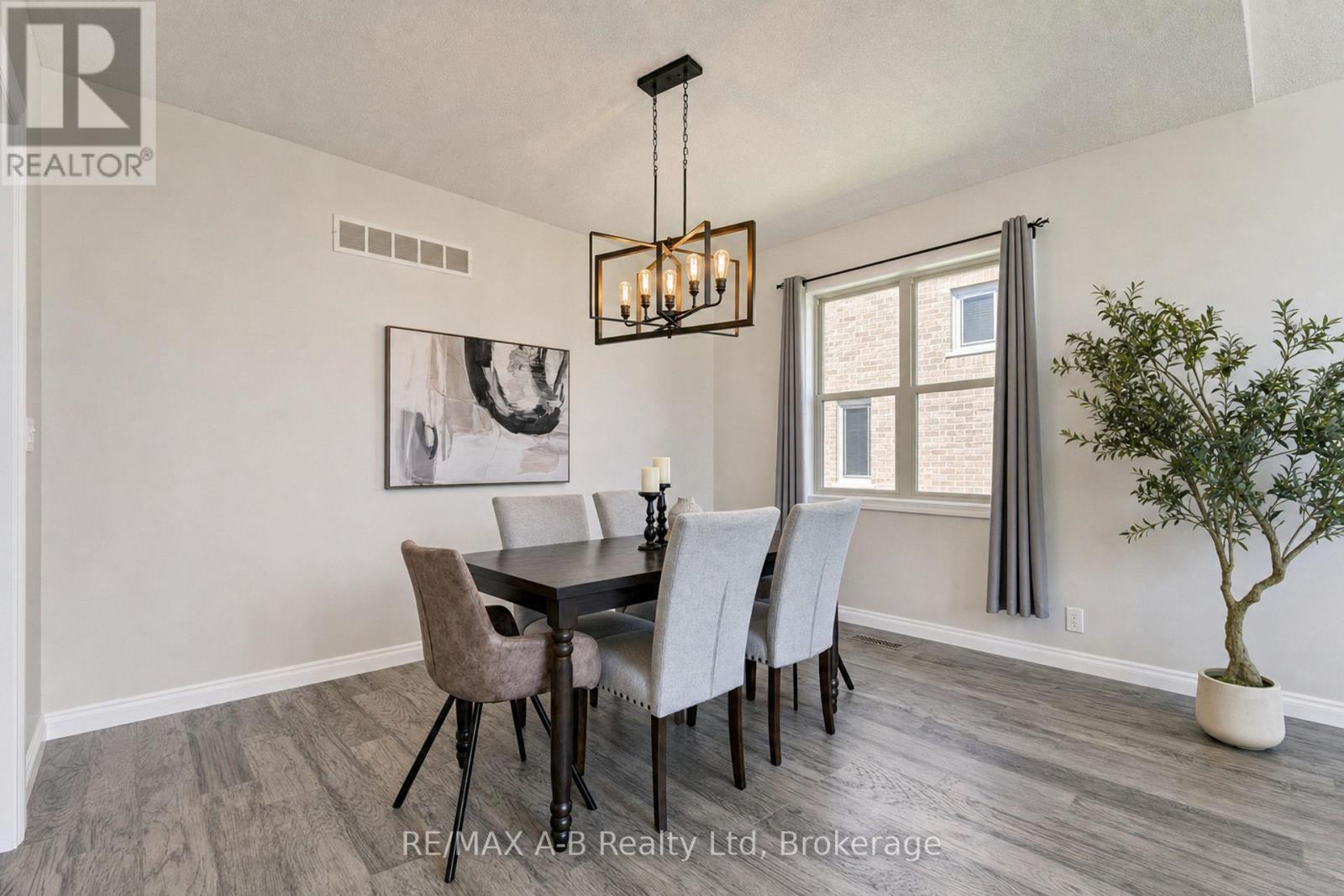 70 Kenton Street, West Perth (Mitchell), ON - Indoor Photo Showing Dining Room
