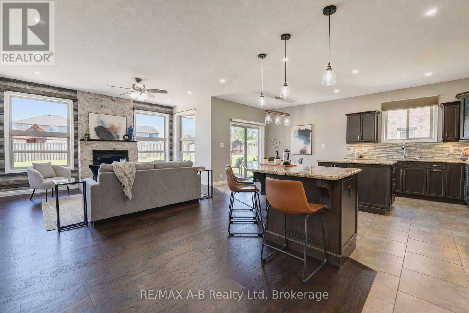 70 Kenton Street, West Perth (Mitchell), ON - Indoor Photo Showing Kitchen With Upgraded Kitchen