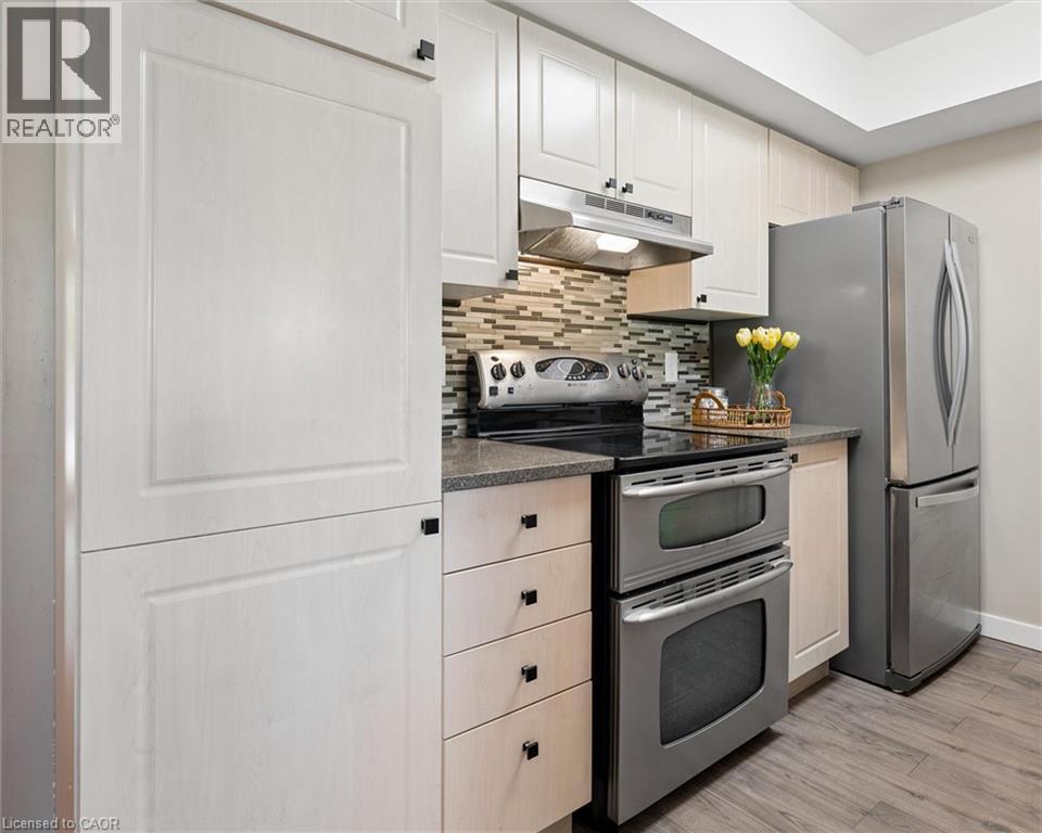 15 Gregg Court Unit# 5, Kitchener, ON - Indoor Photo Showing Kitchen With Stainless Steel Kitchen