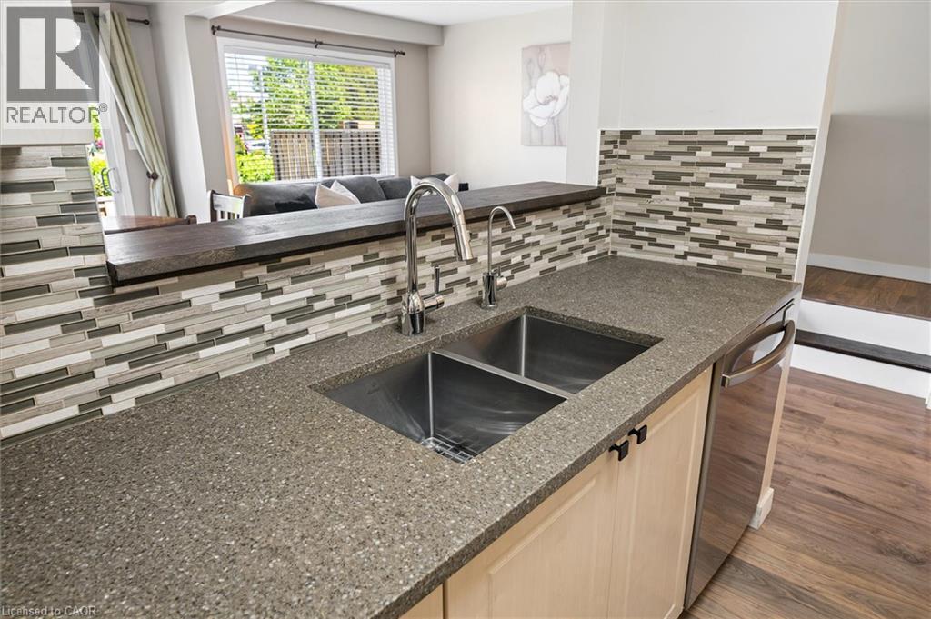 15 Gregg Court Unit# 5, Kitchener, ON - Indoor Photo Showing Kitchen With Double Sink