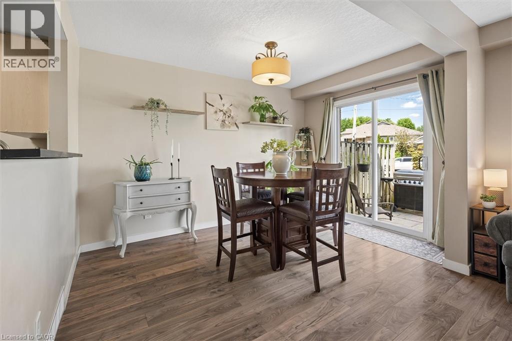15 Gregg Court Unit# 5, Kitchener, ON - Indoor Photo Showing Dining Room