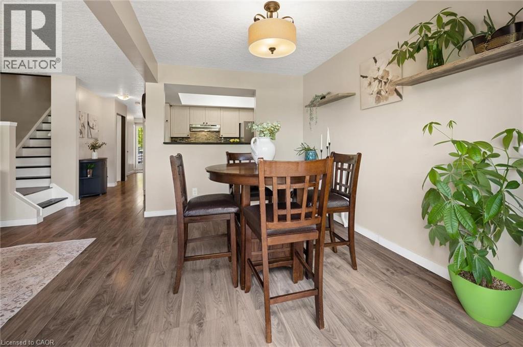 15 Gregg Court Unit# 5, Kitchener, ON - Indoor Photo Showing Dining Room