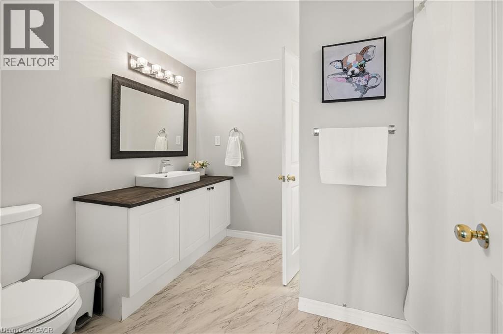 15 Gregg Court Unit# 5, Kitchener, ON - Indoor Photo Showing Bathroom