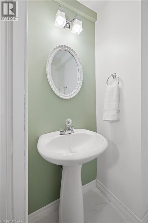 15 Gregg Court Unit# 5, Kitchener, ON - Indoor Photo Showing Bathroom