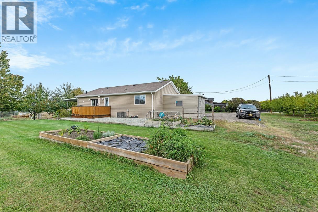 3022 Dunster Road, Kelowna, BC - Outdoor
