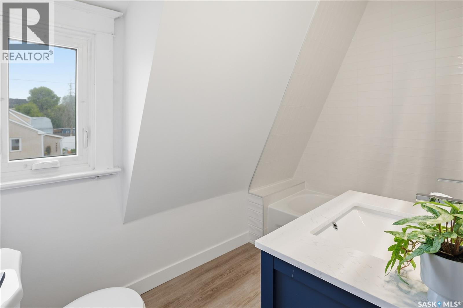 1376 King Street, Regina, SK - Indoor Photo Showing Bathroom