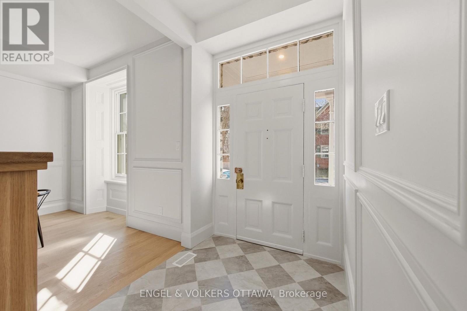 Foyer - 71 Thomas Street, Ottawa, ON - Outdoor