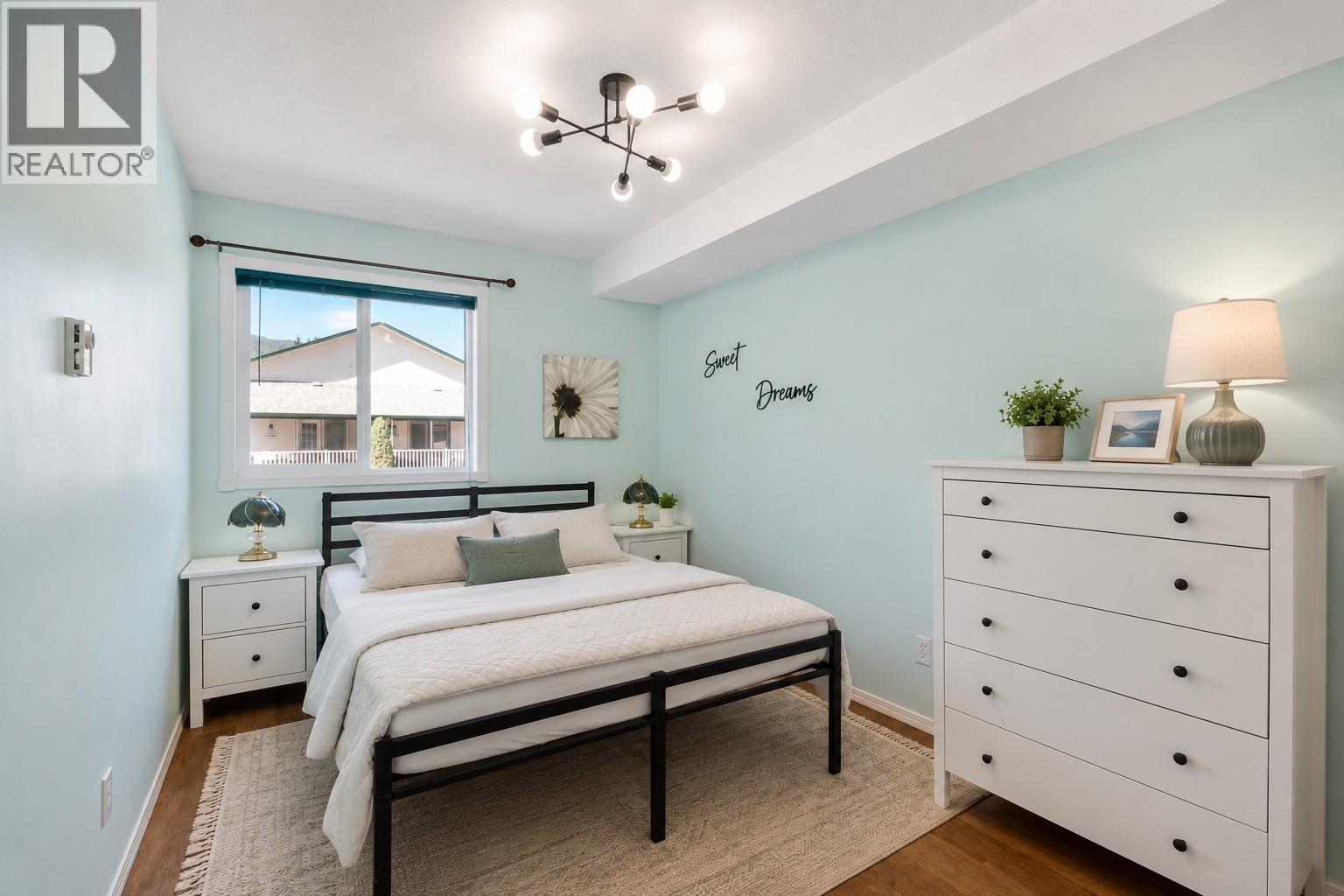 213 White Pine Crescent Unit# 243, Sicamous, BC - Indoor Photo Showing Bedroom
