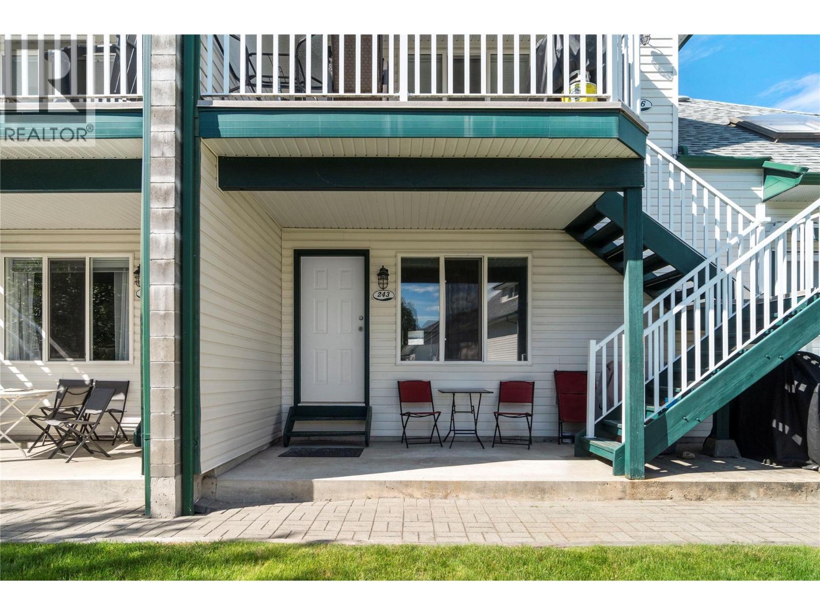 213 White Pine Crescent Unit# 243, Sicamous, BC - Outdoor