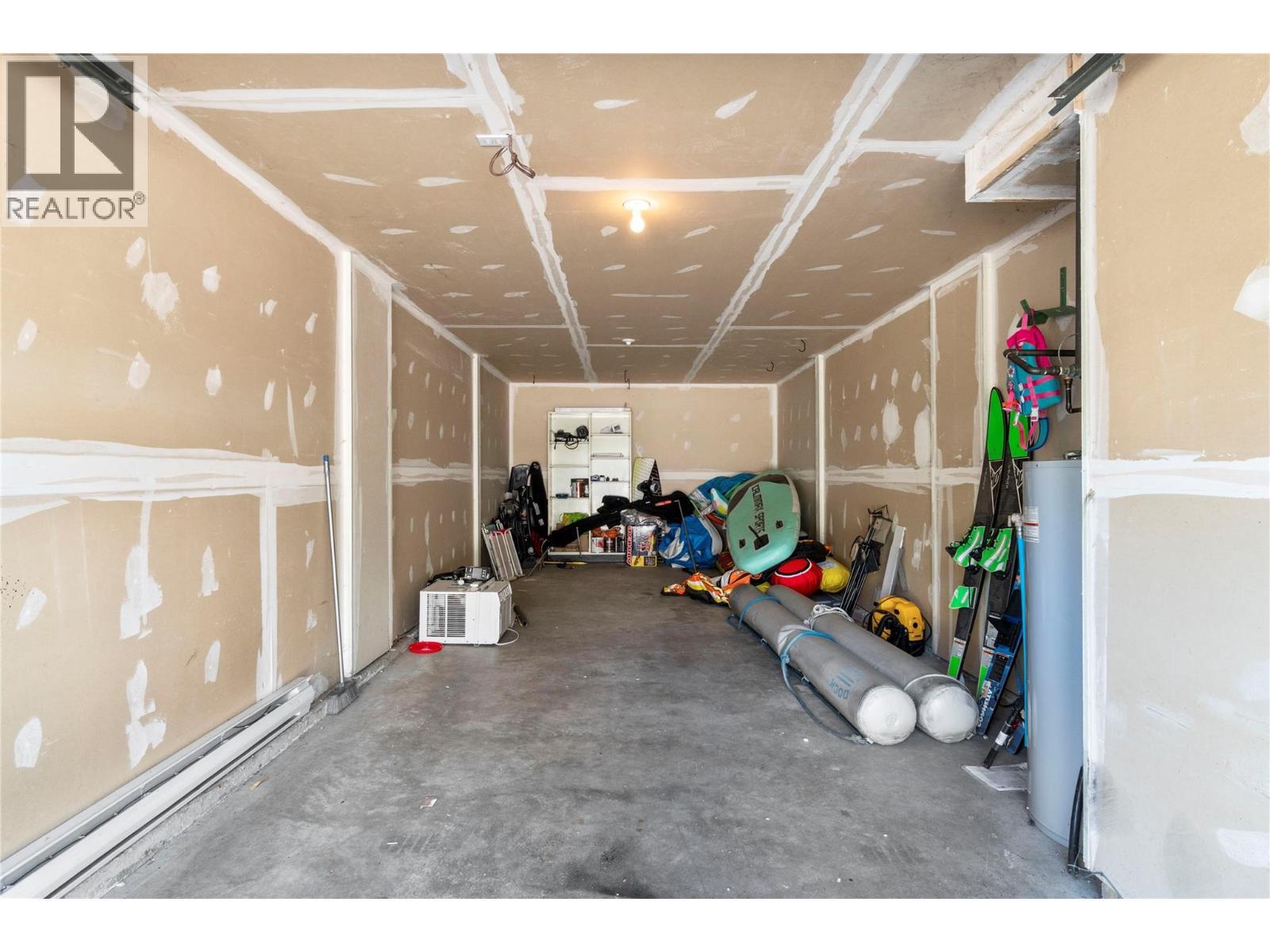 213 White Pine Crescent Unit# 243, Sicamous, BC - Indoor Photo Showing Other Room