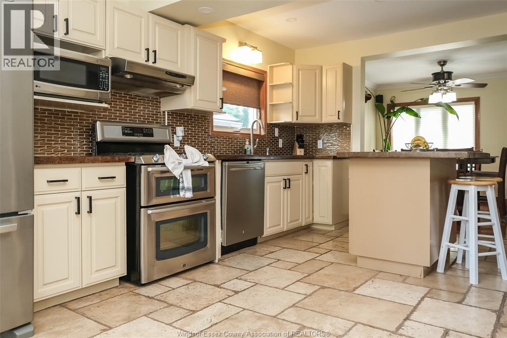 458 John M, Windsor, ON - Indoor Photo Showing Kitchen