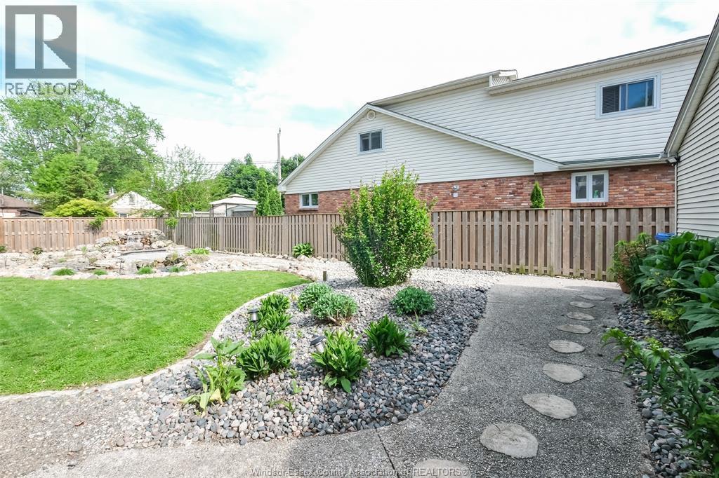 458 John M, Windsor, ON - Outdoor