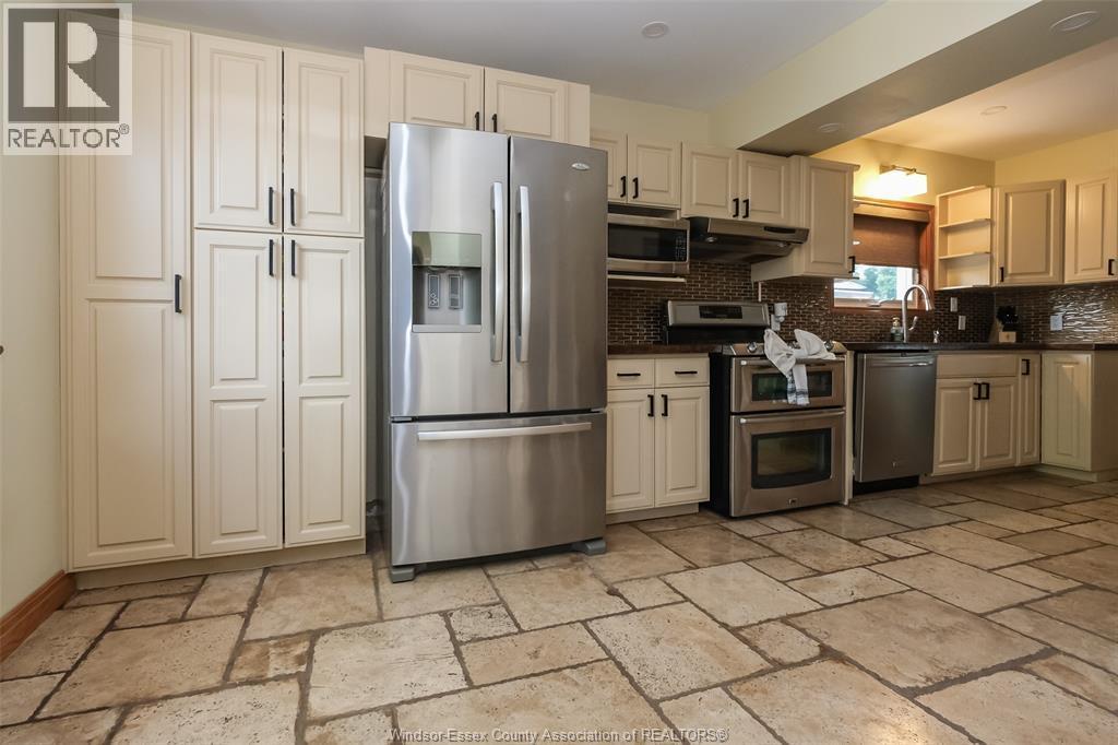 458 John M, Windsor, ON - Indoor Photo Showing Kitchen