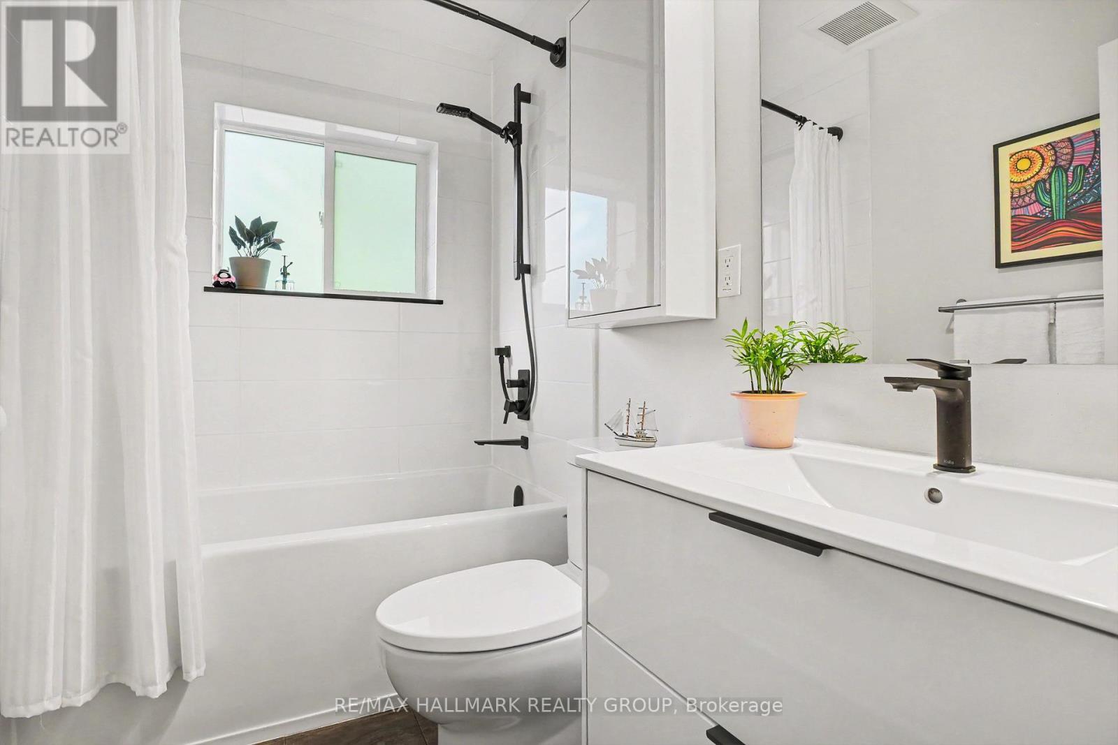 371 Sunnyside Avenue, Ottawa, ON - Indoor Photo Showing Bathroom