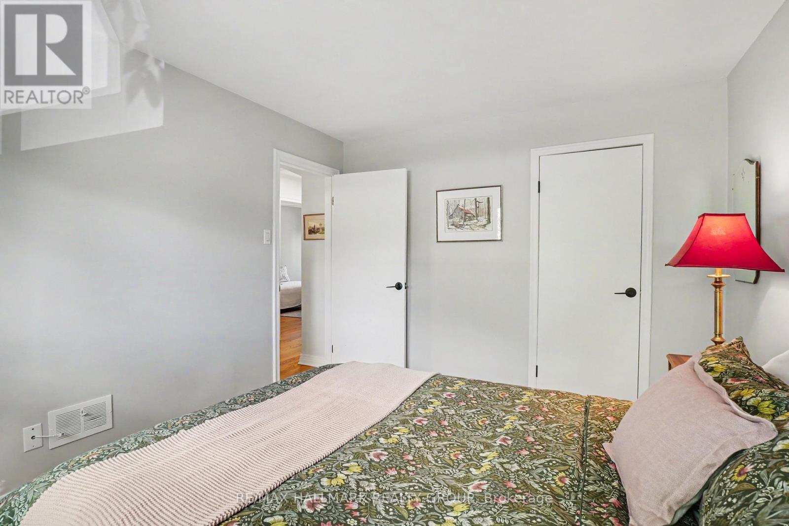 371 Sunnyside Avenue, Ottawa, ON - Indoor Photo Showing Bedroom