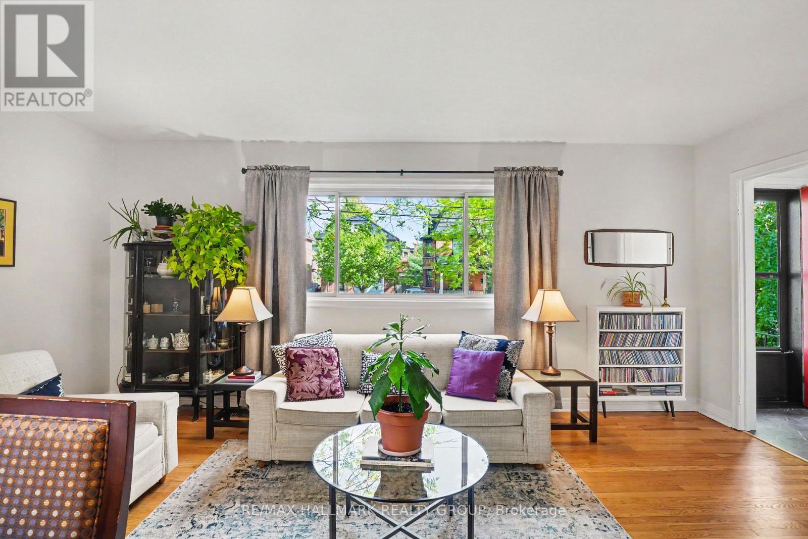 371 Sunnyside Avenue, Ottawa, ON - Indoor Photo Showing Living Room