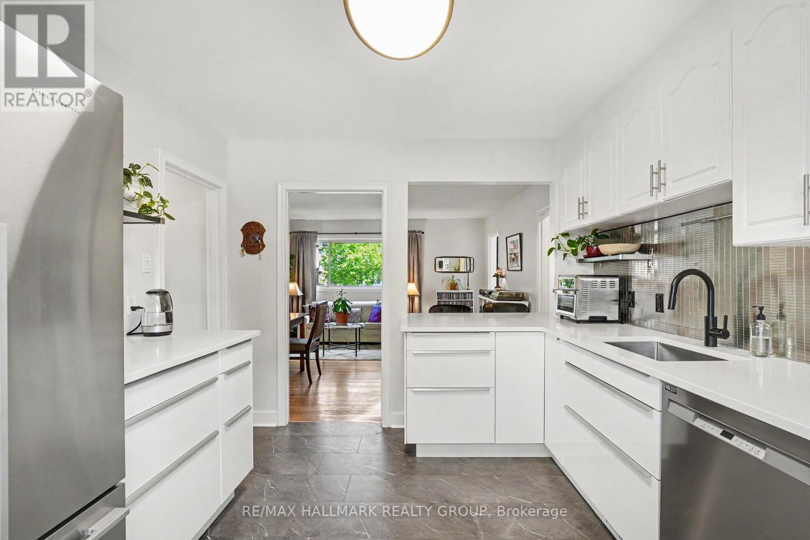 371 Sunnyside Avenue, Ottawa, ON - Indoor Photo Showing Kitchen