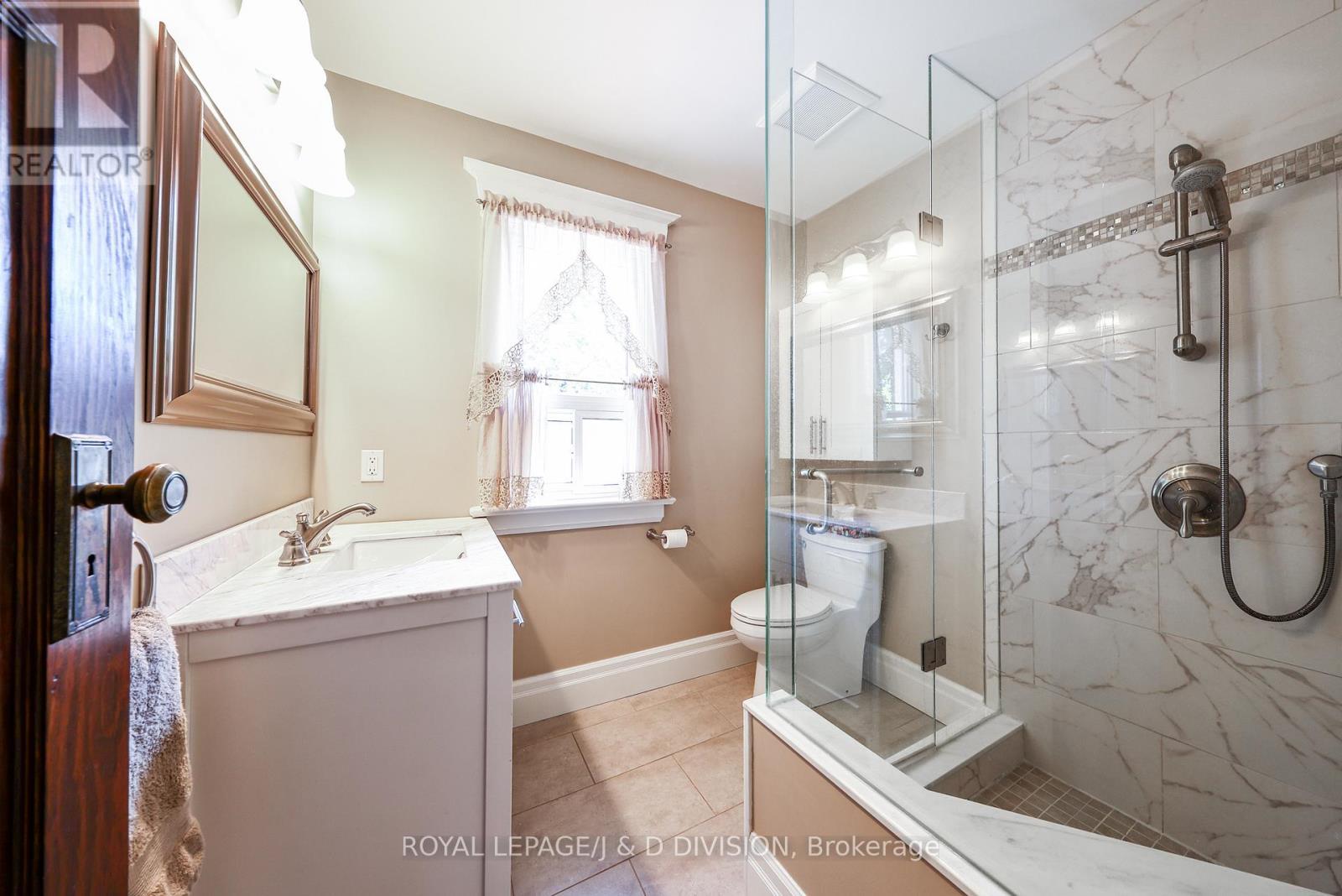 553 Runnymede Road, Toronto, ON - Indoor Photo Showing Bathroom